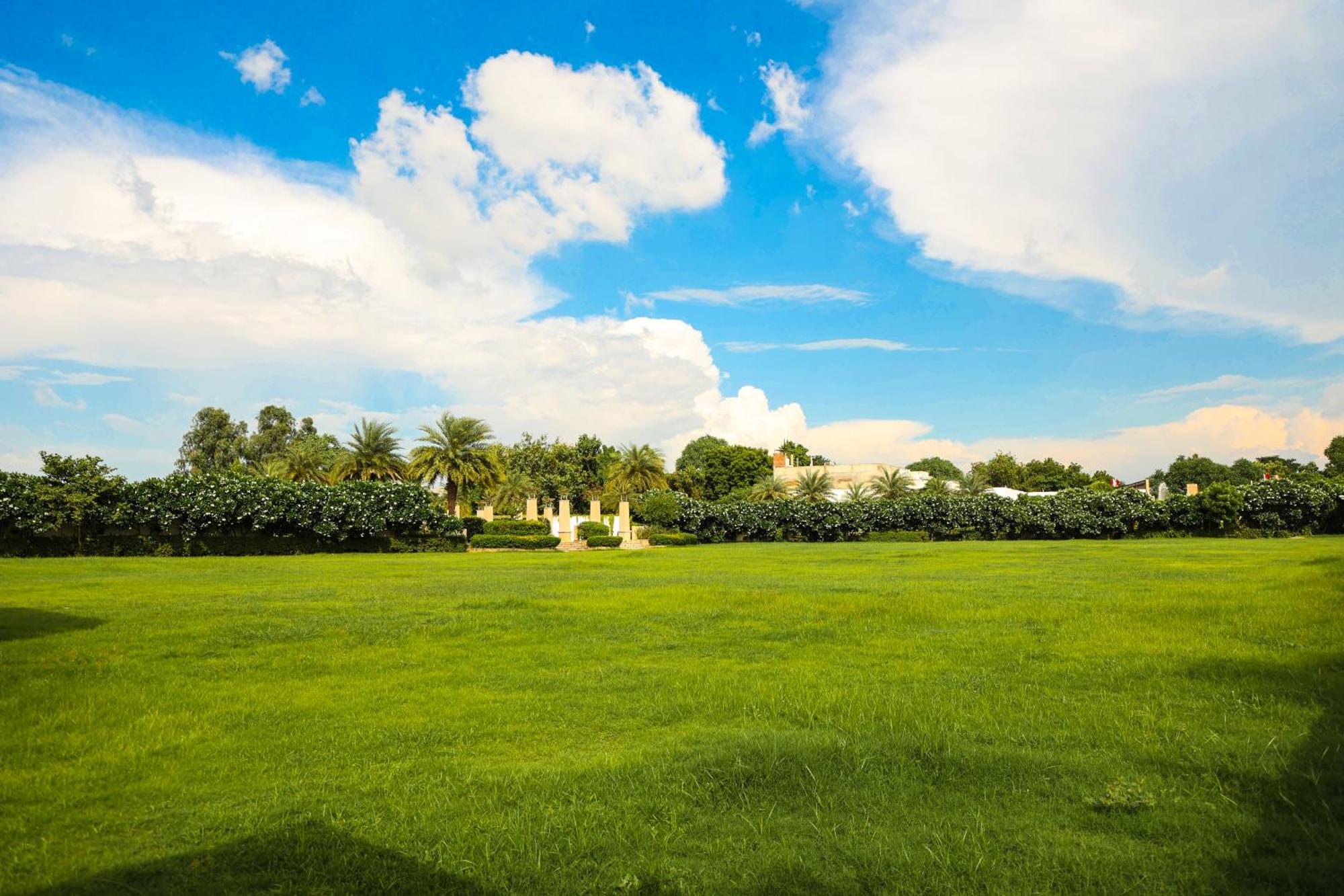 Ramada By Wyndham Lucknow Hotel And Convention Center Exteriör bild