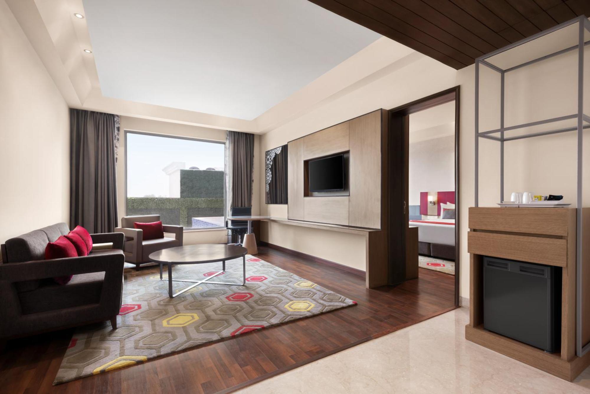 Ramada By Wyndham Lucknow Hotel And Convention Center Exteriör bild