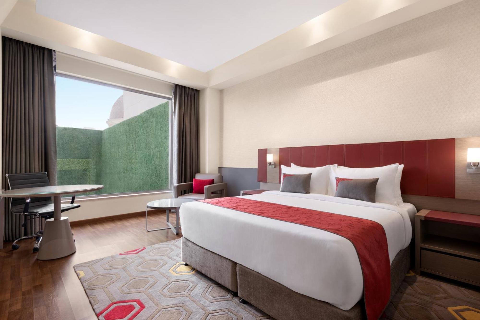 Ramada By Wyndham Lucknow Hotel And Convention Center Exteriör bild
