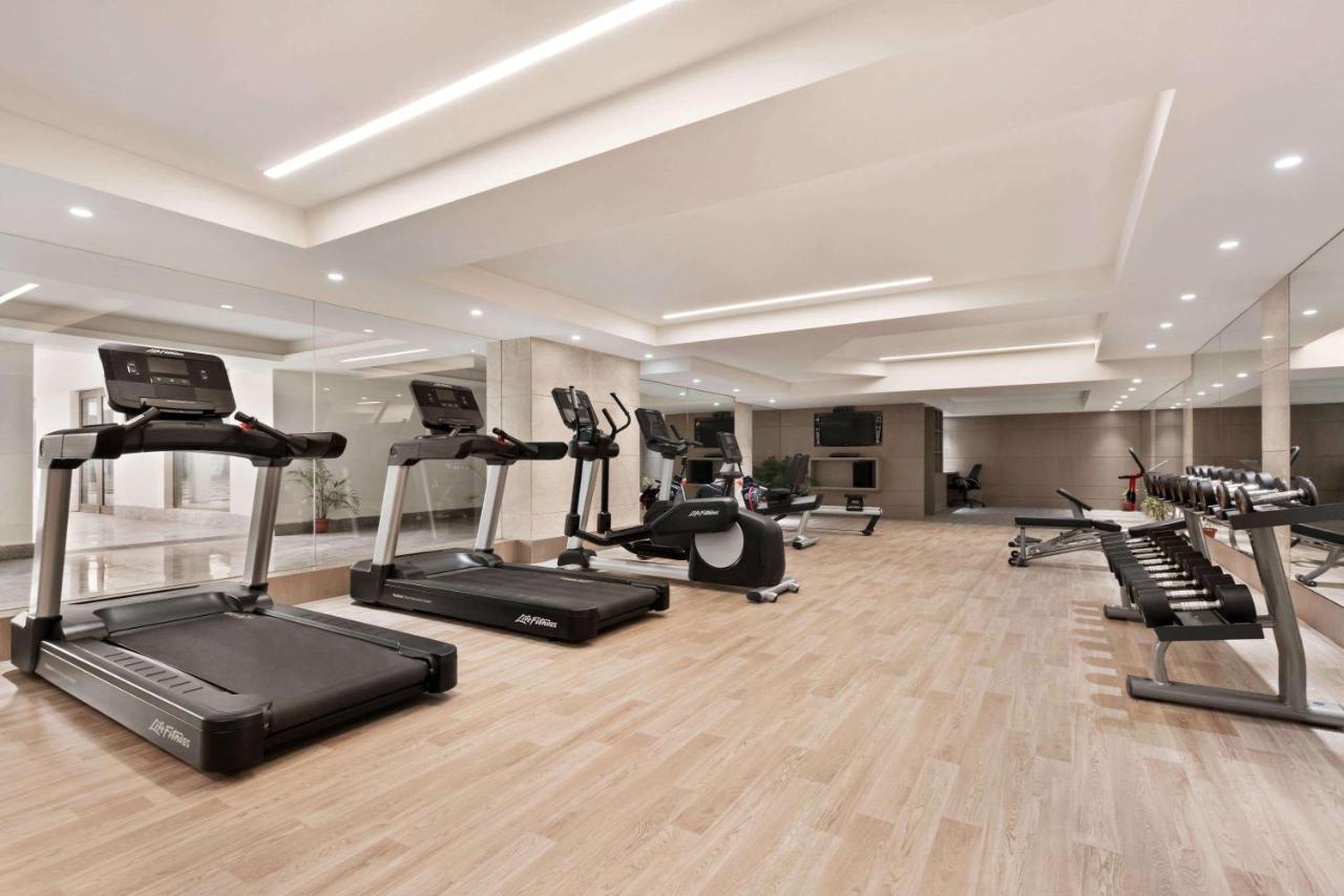 Ramada By Wyndham Lucknow Hotel And Convention Center Exteriör bild