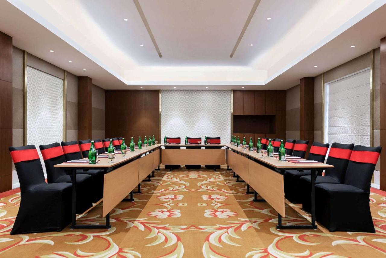 Ramada By Wyndham Lucknow Hotel And Convention Center Exteriör bild