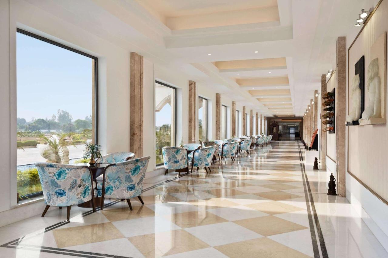 Ramada By Wyndham Lucknow Hotel And Convention Center Exteriör bild