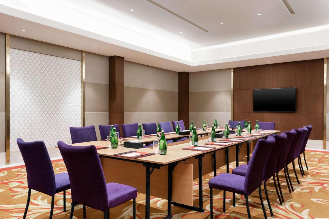 Ramada By Wyndham Lucknow Hotel And Convention Center Exteriör bild