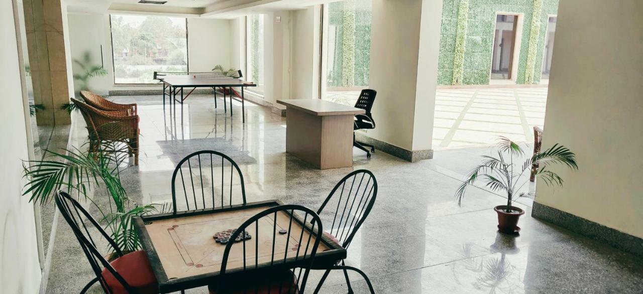 Ramada By Wyndham Lucknow Hotel And Convention Center Exteriör bild
