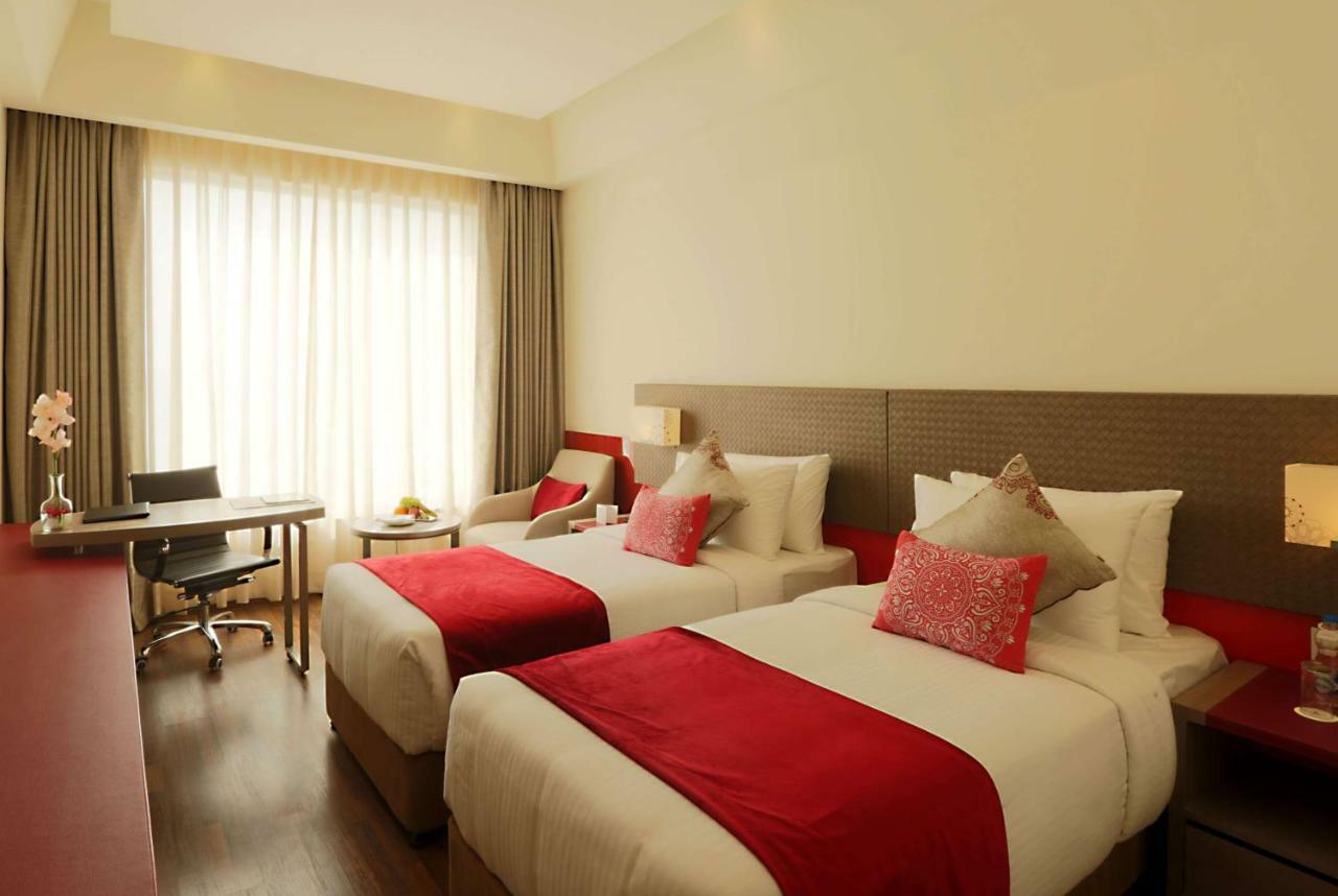 Ramada By Wyndham Lucknow Hotel And Convention Center Exteriör bild